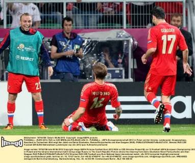 FUSSBALL - EURO 2012, RUS vs CZE BRESLAU,POLEN,08.JUN.12 - FUSSBALL - UEFA Europameisterschaft 2012 in Polen und der Ukraine, Länderspiel, Gruppenphase, Russland vs Tschechien. Bild zeigt den Jubel von Denis Glushakov, Roman Pavlyuchenko und Alan Dzagoev (RUS). 