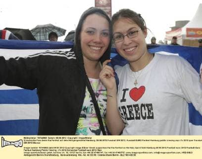 Griechische Fans beim Kia Fanfest auf dem Heiligengeistfeld Hamburg, 08.06.2012 Fussball EM 2012