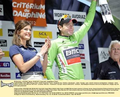 Cadel EVANS ( AUS BMC Racing Team ) bleibt im grünen Trikot - Siegerehrung - Podium - Emotionen - Jubel - Freude - quer - Event: Criterium du Dauphine - 6.Etappe - Saint Alban Leyesse nach Morzine 167.5 km - Location: Morzine - Frankreich - Europa - Datum: 09.06.2012 - Contact
