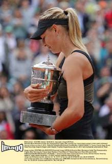 Russian Maria Sharapova holds the championship trophy after winning her French Open women s final match at Roland Garros in Paris on June 9, 2012.  PAR20120609711