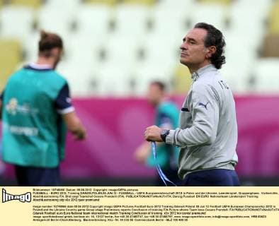 FUSSBALL - EURO 2012, Training DANZIG,POLEN,09.JUN.12 - FUSSBALL - UEFA Europameisterschaft 2012 in Polen und der Ukraine, Laenderspiel, Gruppenphase, Vorberichte, Abschlusstraining ITA. Bild zeigt Teamchef Cesare Prandelli (ITA). 