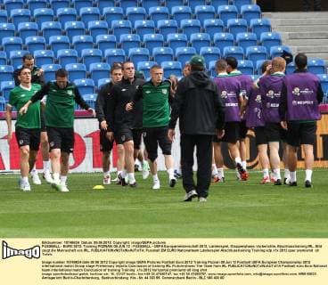 FUSSBALL - EURO 2012, Training POZNAN, 09.JUN.12 - FUSSBALL - UEFA Europameisterschaft 2012, Länderspiel, Gruppenphase, Vorberichte, Abschlusstraining IRL. Bild zeigt die Mannschaft von IRL. 