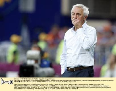 (L-R) coach Bert van Marwijk of Holland Netherlands v Denmark UEFA EURO 2012 2011 2012 xVIxHenkxJanxDijksxIVx 964958