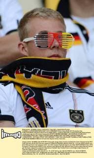 FUSSBALL EUROPAMEISTERSCHAFT 2012 VORRUNDE Deutschland 09.06.2012 Deutscher Fan  FUL2090612003c