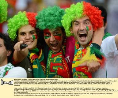 FUSSBALL EUROPAMEISTERSCHAFT 2012 VORRUNDE Portugal 09.06.2012 Portugiesische Fans  FUL2090612011