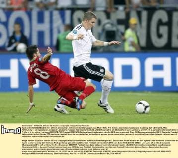 Bastian SCHWEINSTEIGER, Nr.7 DFB im Zweikampf , Aktion um den Ball gegen Joao MOUTINHO, PT8 Aktion, Zweikampf, Spielszene, Tackling, Ball DEUTSCHLAND - PORTUGAL ( : ) Gruppenspiel, Gruppe B , Deutsche Fussball Nationalmannschaft, DFB EM Euro 2012 am 09.06.2012 in Lviv, Lemberg, U K R A I N E Europameisterschaft 2012 in P o l e n, U k r a i n e