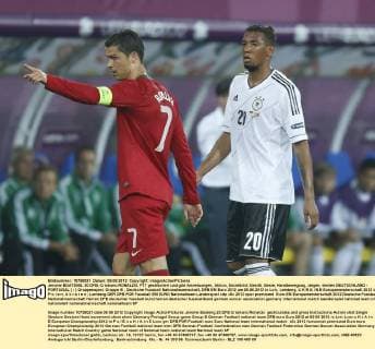 Jerome BOATENG, 20 DFB, Cristiano RONALDO, PT7 gestikuliert und gibt Anweisungen, Aktion, Einzelbild, Gestik, Geste, Handbewegung, zeigen, deuten DEUTSCHLAND - PORTUGAL ( : ) Gruppenspiel, Gruppe B , Deutsche Fussball Nationalmannschaft, DFB EM Euro 2012 am 09.06.2012 in Lviv, Lemberg, U K R A I N E Europameisterschaft 2012 in P o l e n, U k r a i n e