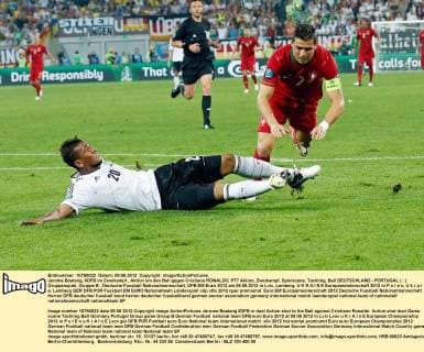 Jerome Boateng, 6DFB im Zweikampf , Aktion um den Ball gegen Cristiano RONALDO, PT7 Aktion, Zweikampf, Spielszene, Tackling, Ball DEUTSCHLAND - PORTUGAL ( : ) Gruppenspiel, Gruppe B , Deutsche Fussball Nationalmannschaft, DFB EM Euro 2012 am 09.06.2012 in Lviv, Lemberg, U K R A I N E Europameisterschaft 2012 in P o l e n, U k r a i n e
