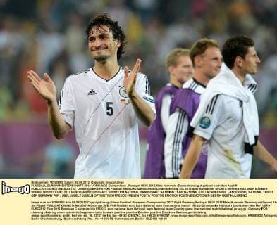 FUSSBALL EUROPAMEISTERSCHAFT 2012 VORRUNDE Deutschland - Portugal 09.06.2012 Mats Hummels (Deutschland) gut gelaunt nach dem Abpfiff 