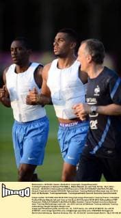 Training Frankreich in Donezk FOOTBALL, Blaise Matuidi (li.) und Yann M Vila : Euro 2012 - Donetsk - 06 09 2012 AnthonyBibard FEP Panoramic 
