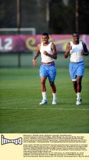 Training Frankreich in Donezk FOOTBALL, Blaise Matuidi (re.) und Yann M Vila : Euro 2012 - Donetsk - 06 09 2012 AnthonyBibard FEP Panoramic 