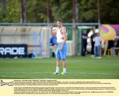 Training Frankreich in Donezk - Karim Benzema trägt eine Bleiweste FOOTBALL : Euro 2012 - Donetsk - 06 09 2012 AnthonyBibard FEP Panoramic 
