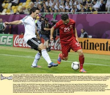 v.li:Mats HUMMELS (GER),Aktion,Zweikampf gegen Helder POSTIGA (POR) . Spiel 4,Gruppe B, Deutschland (GER)-Portugal (POR), am 09.06.2012 in L e m b e r g L v i v. Fussball UEFA EURO 2012 P .