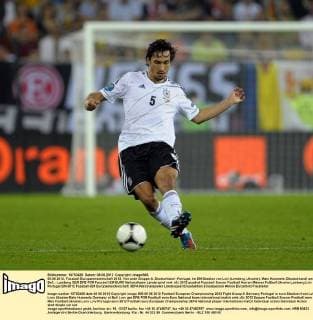 09.06.2012, Fussball Europameisterschaft 2012, Vorrunde Gruppe A, Deutschland - Portugal, im EM-Stadion von Lviv (Lemberg, Ukraine). Mats Hummels (Deutschland) am Ball.