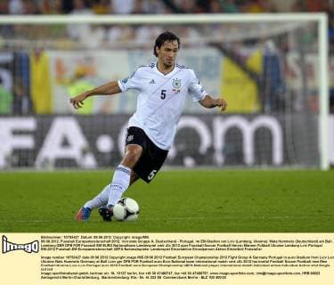09.06.2012, Fussball Europameisterschaft 2012, Vorrunde Gruppe A, Deutschland - Portugal, im EM-Stadion von Lviv (Lemberg, Ukraine). Mats Hummels (Deutschland) am Ball.