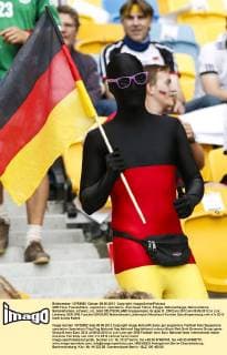 GER Fans, Fussballfans, supporters, spectators, Zuschauer Fahne, Flagge, Nationalflagge, Nationalfahne, Nationalfarben, schwarz, rot, Gold DEUTSCHLAND Gruppenspiel, Gruppe B , EM Euro 2012 am 09.06.2012 in Lviv