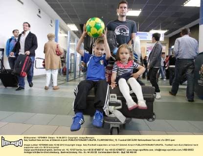 Italy football fans arrives at Gdansk airport.  FLUMI100612lot_13