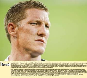 Bastian SCHWEINSTEIGER, Nr.7 DFB Portrait, Porträt Aktion, Einzelbild Mimik, Emotionen, enttäuscht, Enttäuschung, Frust, frustriert, Trauer ,traurig, verzweifelt, Verzweiflung DEUTSCHLAND - PORTUGAL ( 1: 0) Gruppenspiel, Gruppe B , Deutsche Fussball Nationalmannschaft, DFB EM Euro 2012 am 09.06.2012 in Lviv, Lemberg, U K R A I N E Europameisterschaft 2012 in P o l e n, U k r a i n e