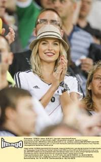 Lena Gercke, Verlobte von Sami Khedira (GER) - Gruppenspiel, Gruppe B , Deutsche Fussball Nationalmannschaft, DFB EM Euro 2012 am 09.06.2012 in Lviv, Lemberg