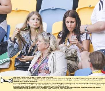 Cathy Fischer , Freundin von Mats Hummels,Jenny, Freundin von Marcel Schmelzer - Gruppenspiel, Gruppe B , Deutsche Fussball Nationalmannschaft, DFB EM Euro 2012 am 09.06.2012 in Lviv, Lemberg