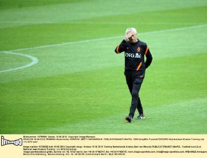 KRAKOW 10-06-2012 TRAINING Niederlande, KRAKOW: BERT VAN MARWIJK  100612mig004