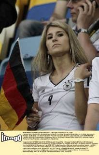 Fussball UEFA, EURO 2012, Europameisterschaften, Vorrunde, Gruppe B Deutschland vs Portugal, Germany vs Portugal, 09.06.2012, Lviv, Sandra Schönig Freundin von Andre Schürrle, ,Deutschland,