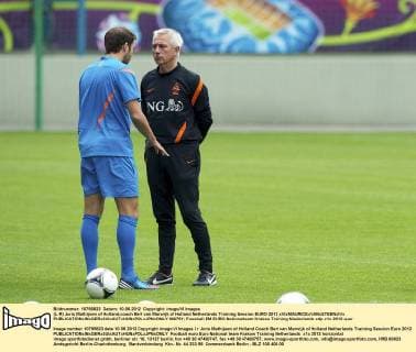 (L-R) Joris Mathijsen of Holland,coach Bert van Marwijk of Holland Netherlands Training Session EURO 2012 xVIxMAURICExVANxSTEENxIVx 966751