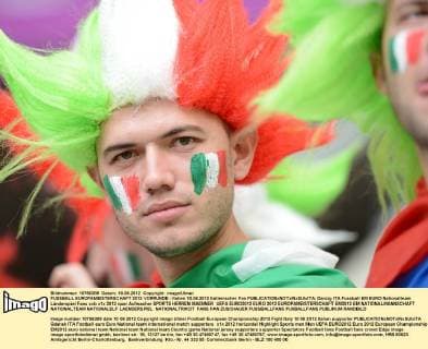 FUSSBALL EUROPAMEISTERSCHAFT 2012 VORRUNDE - Italien 10.06.2012 Italienischer Fan 
