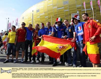 Danzig 10 06 2011 - Euro 2012: spanische und italienische Fans 