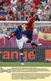 Mario BALOTELLI, ITA9, Sergio RAMOS ESP Aktion, Zweikampf, Spielszene, Tackling, Ball SPAIN - ITALY ( : ), Spanien-Italien Gruppenspiel, Gruppe C , Fussball Nationalmannschaft EM Euro 2012 am 10.06.2012 in Danzig, Europameisterschaft 2012 in P o l e n, U k r a i n e