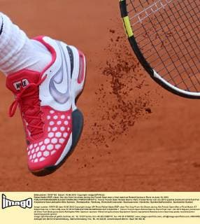 Rafael Nadal (ESP) clears the clay from his shoes during his French Open men s final match at Roland Garros in Paris on June 10, 2012.  PAR20120610712