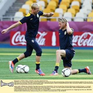 10.06.2012. Kiev, Ukraine. Sweden player Christian Wilhelmsson (L) and Ola Toivonen (R) is pictured during a training session at the Olympic stadium in Kiev on June 10 , 2012, on the eve of the team s Euro 2012 opening football match. xMaloletkaxEvgeniyx  ActionPlus11288166