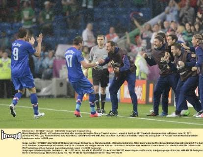 Mario Mandzukic (2nd L) of Croatia celebrates after scoring during the Group C match against Ireland at the Euro 2012 football championships in Poznan, June 10, 2012. (Xinhua Wu Wei) (jyc) POZNAN-EURO 2012 FOOTBALL CHAMPIONSHIPS-IRELAND VS CROATIA 