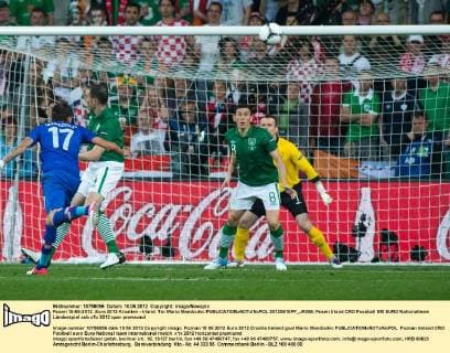 Posen 10-06-2012. Euro 2012 Kroatien - Irland: Tor Mario Mandzukic  20120610PF_JK056