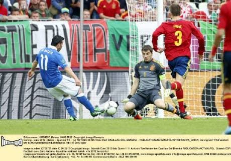 Danzig - Euro 2012 - Italien - Spanien 1:1 - (L) ANTONIO DI NATALE IKER CASILLAS GOL BRAMKA -  20120610APPA_022KK