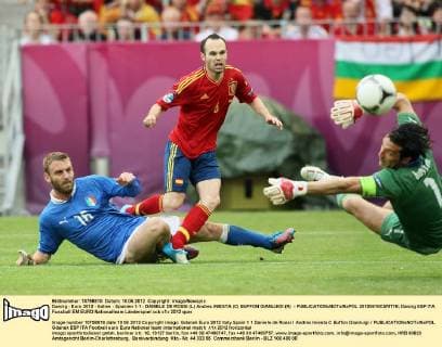 Danzig - Euro 2012 - Italien - Spanien 1:1 - DANIELE DE ROSSI (L) Andres INIESTA (C) BUFFON GIANLUIGI (R) -  20120610CSMT78
