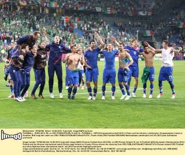 FUSSBALL - EURO 2012, IRL vs CRO POSEN,POLEN,10.JUN.12 - FUSSBALL - UEFA Europameisterschaft 2012 in Polen und der Ukraine, Länderspiel, Gruppenphase, Irland vs Kroatien. Bild zeigt den Jubel von CRO. 