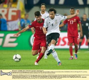 Fussball Lviv 09.06.2012 Europameisterschaften Deutschland (GER) - Portugal (POR) 1:0 Mats Hummels (Deutschland, No.05) Nelson Oliveira (Portugal, No.11)