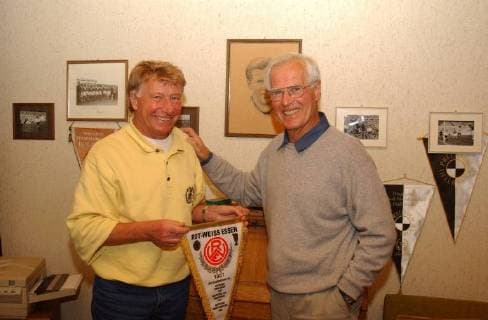 Besuch bei Fritz Herhenrath in Aachen, Vitus Sauer (links) spielte mit Fritz Herkenrath von 1955 - 1959 in der Oberliga West bei Rot Weis Essen