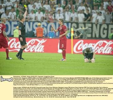 Schiedsrichter Stephane LANNOY (FRA) zeigt Fabio COENTRAO (POR) die Gelbe Karte nach Foul an Bastian SCHWEINSTEIGER (GER), der auf dem Rasen kniet; Spiel 4, Gruppe B. Deutschland (GER) - Portugal (POR) 1:0, am 09.06.2012 in L e m b e r g U k r a i n e Fussball UEFA EURO 2012
