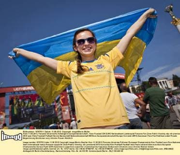 Kiew 11.06.2012, Fanzone Ukrainische Anhängerin Europameisterschaft