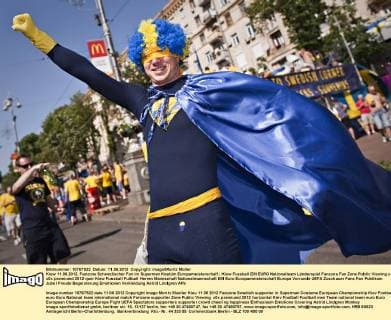 Kiew 11.06.2012, Fanzone Schwedischer Fan im Superman Kostüm Europameisterschaft