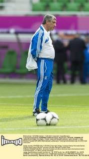Training Griechenland: FERNANDO SANTOS Greece Head Coach OFFICIAL TRAINING OF GREECE NATIONAL FOOTBALL TEAM  BOR_20120611_1083