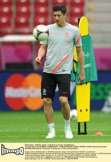 Training Poland: N Z ROBERT LEWANDOWSKI -  20120611LUK024