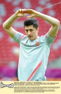 UEFA EURO 2012 POLAND - Training Poland - - POLAND NATIONAL FOOTBALL TEAM TRAINING IN WARSAW - ROBERT LEWANDOWSKI -  20120611nb021