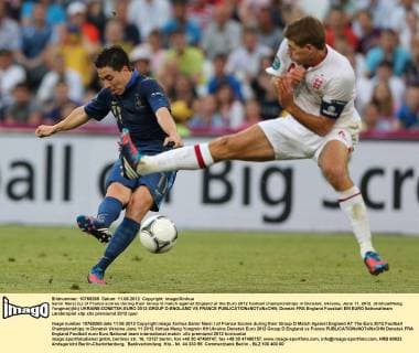 Samir Narsi (L) of France scores during their Group D match against England at the Euro 2012 football championships in Donetsk, Ukraine, June 11, 2012. (Xinhua Meng Yongmin)(kh) UKRAINE-DONETSK-EURO 2012-GROUP D-ENGLAND VS FRANCE 