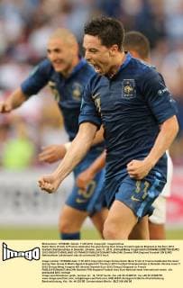 Samir Narsi (Front) of France celebrates his goal during their Group D match against England at the Euro 2012 football championships in Donetsk, Ukraine, June 11, 2012. (Xinhua Meng Yongmin)(kh) UKRAINE-DONETSK-EURO 2012-GROUP D-ENGLAND VS FRANCE 