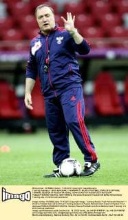 Training Russland - DICK ADVOCAAT - WARSAW 11.06.2012 FOOTBALL EURO 2012 OFFICIAL TRAINING SESSION OF RUSSIA NATIONAL TEAM COACH OF RUSSIA DICK ADVOCAAT  120611MIN072
