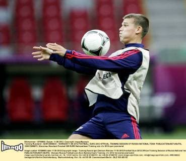 Training Russland - IGOR DENISOV - WARSAW 11.06.2012 FOOTBALL EURO 2012 OFFICIAL TRAINING SESSION OF RUSSIA NATIONAL TEAM  120611MIN073