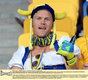 A fan of Sweden reacts before their Group D match at the Euro 2012 football championships in Kiev, June 11, 2012. (Xinhua Ma Ning)(kh) -KIEV-EURO 2012-GROUP D- 